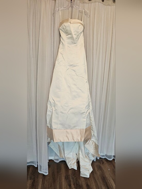 DaVinci Dresses & Skirts - Davinvi Strapless White Satin Evening Gown With Champaign Trim Size 6